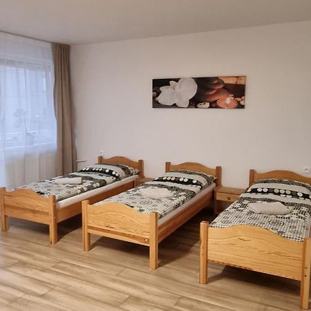 Ubytovanie Funstar Topoľčany 外观 照片