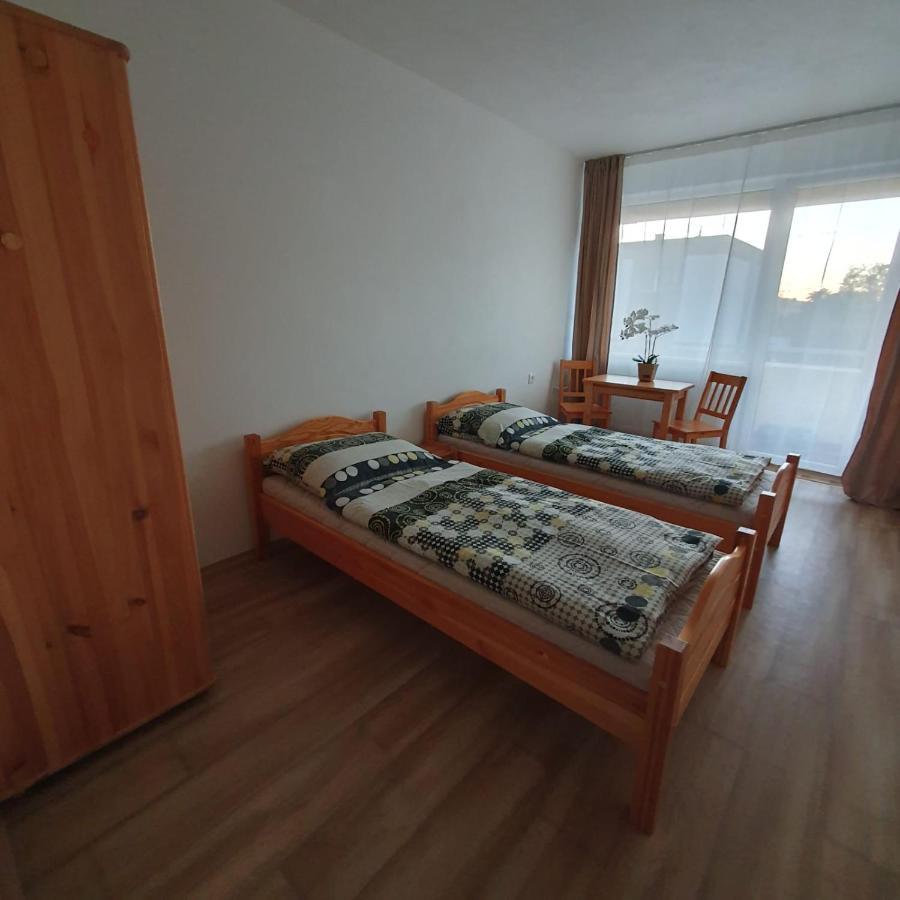 Ubytovanie Funstar Topoľčany 外观 照片