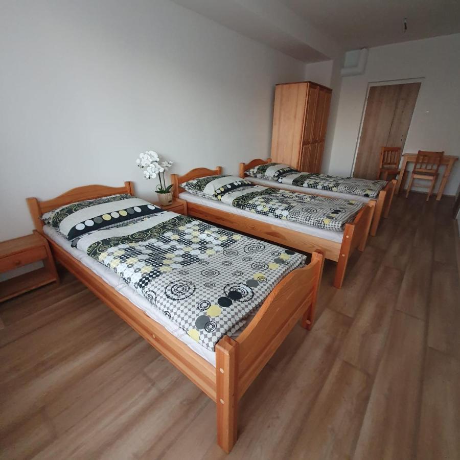 Ubytovanie Funstar Topoľčany 外观 照片